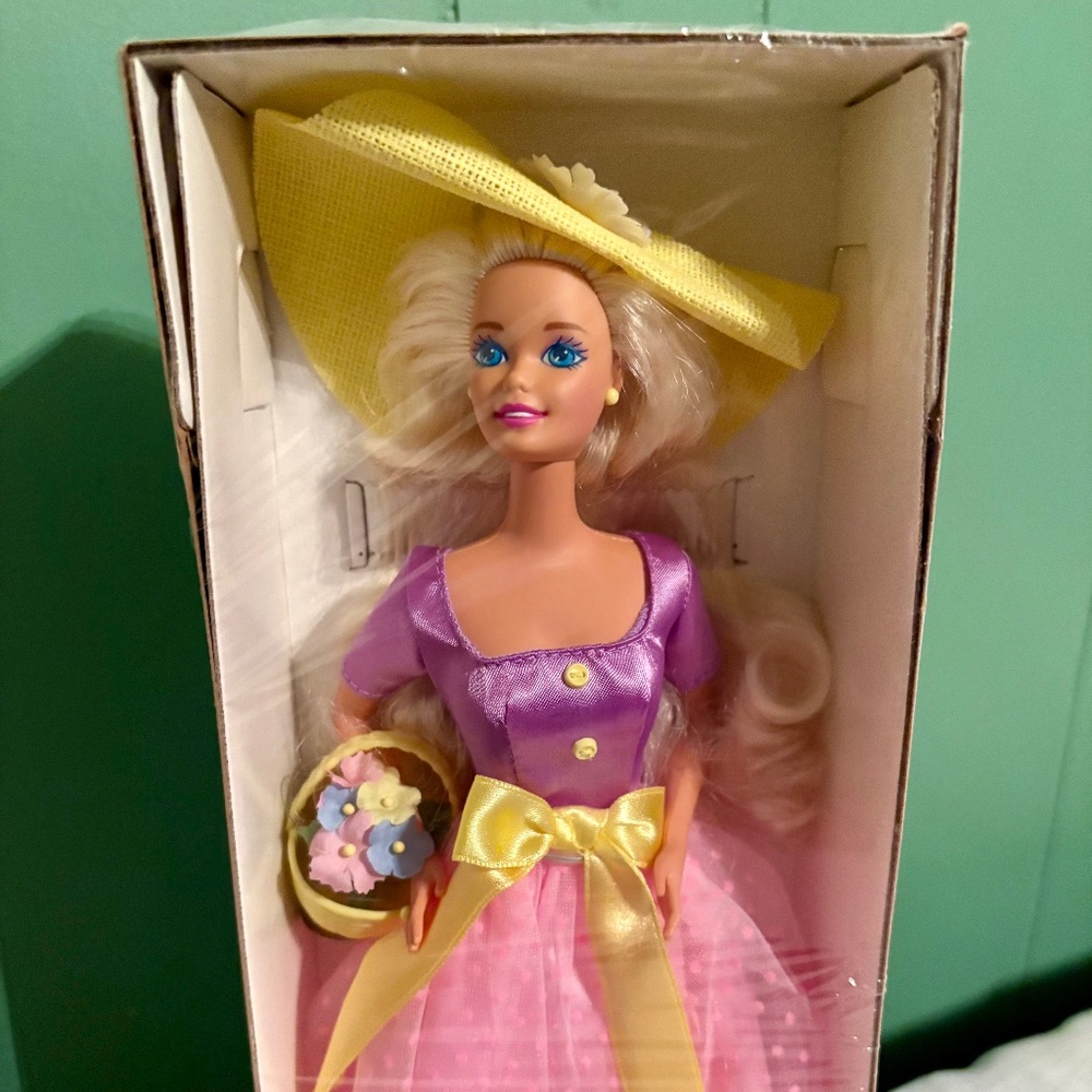 1995 Spring Blossom Barbie Doll Avon Special Edition New in Box Sealed